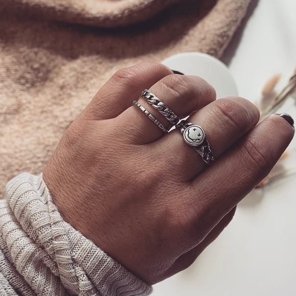 5/$25 Silver chain link double band ring - Picture 2 of 9